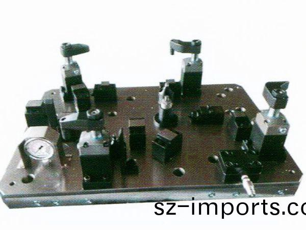 齒輪(lun)室(shi)罩(zhao)蓋(gai)液壓裌(jia)具